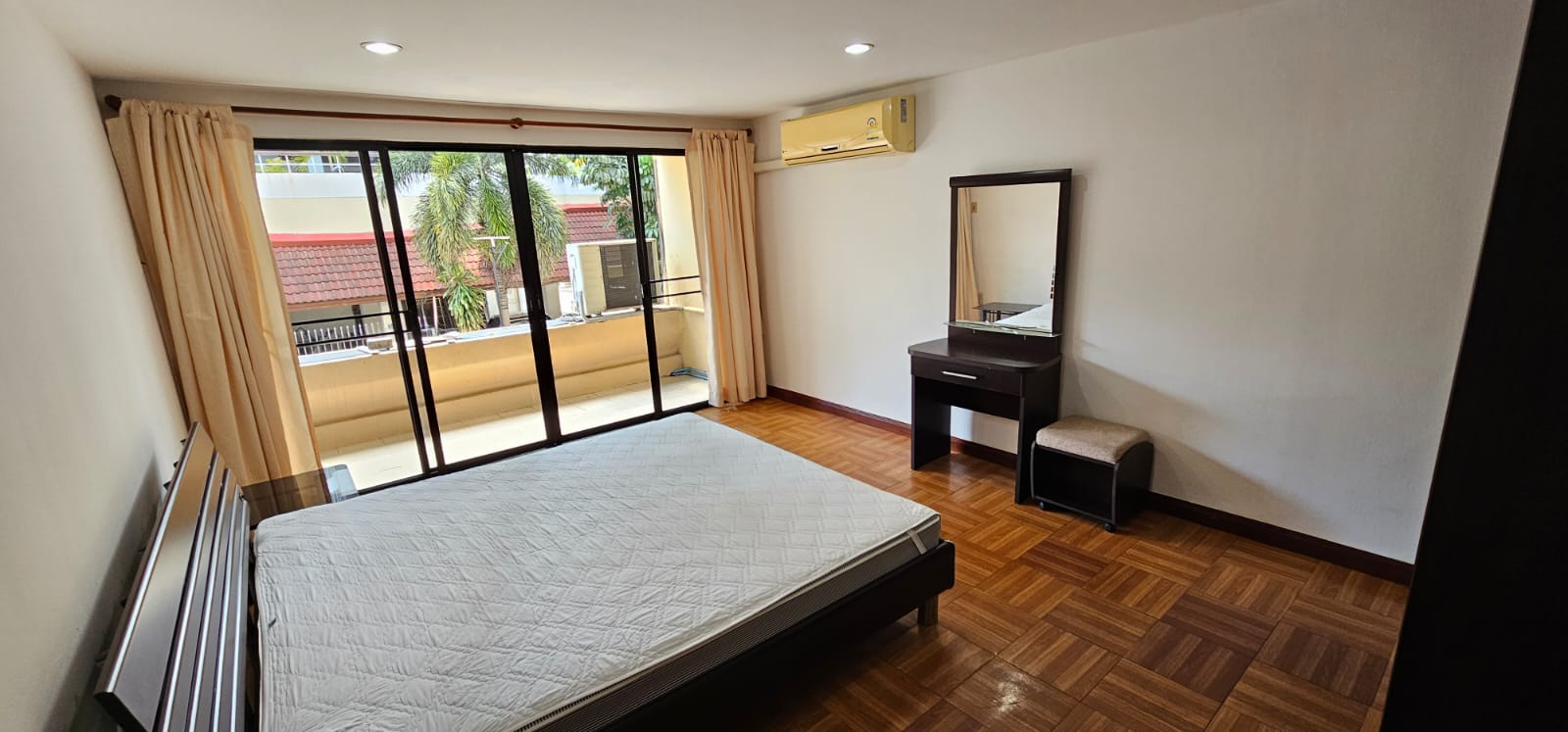 2 Bedrooms, 2 Bathrooms 100sqm @Lin Court For Rent 30,000/Month