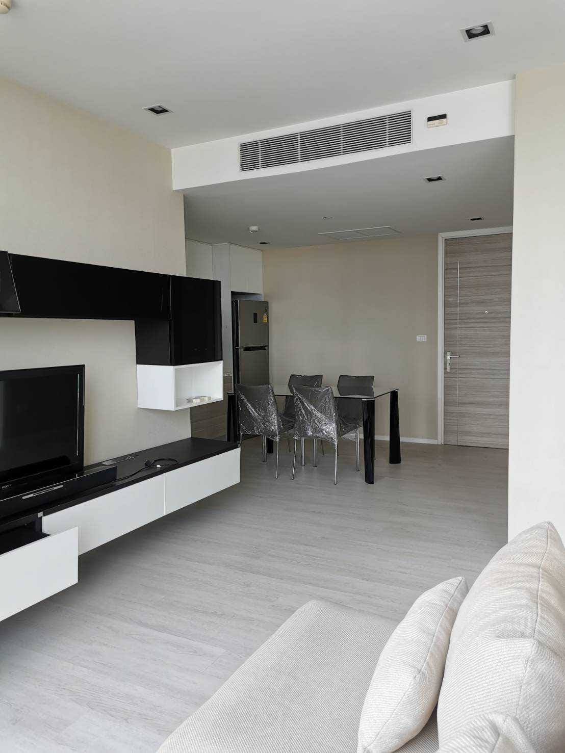 1 Bedroom, 1 Bathroom 50sqm 25th Flr @The Room Sukhumvit 21 For Rent 37,000/Month