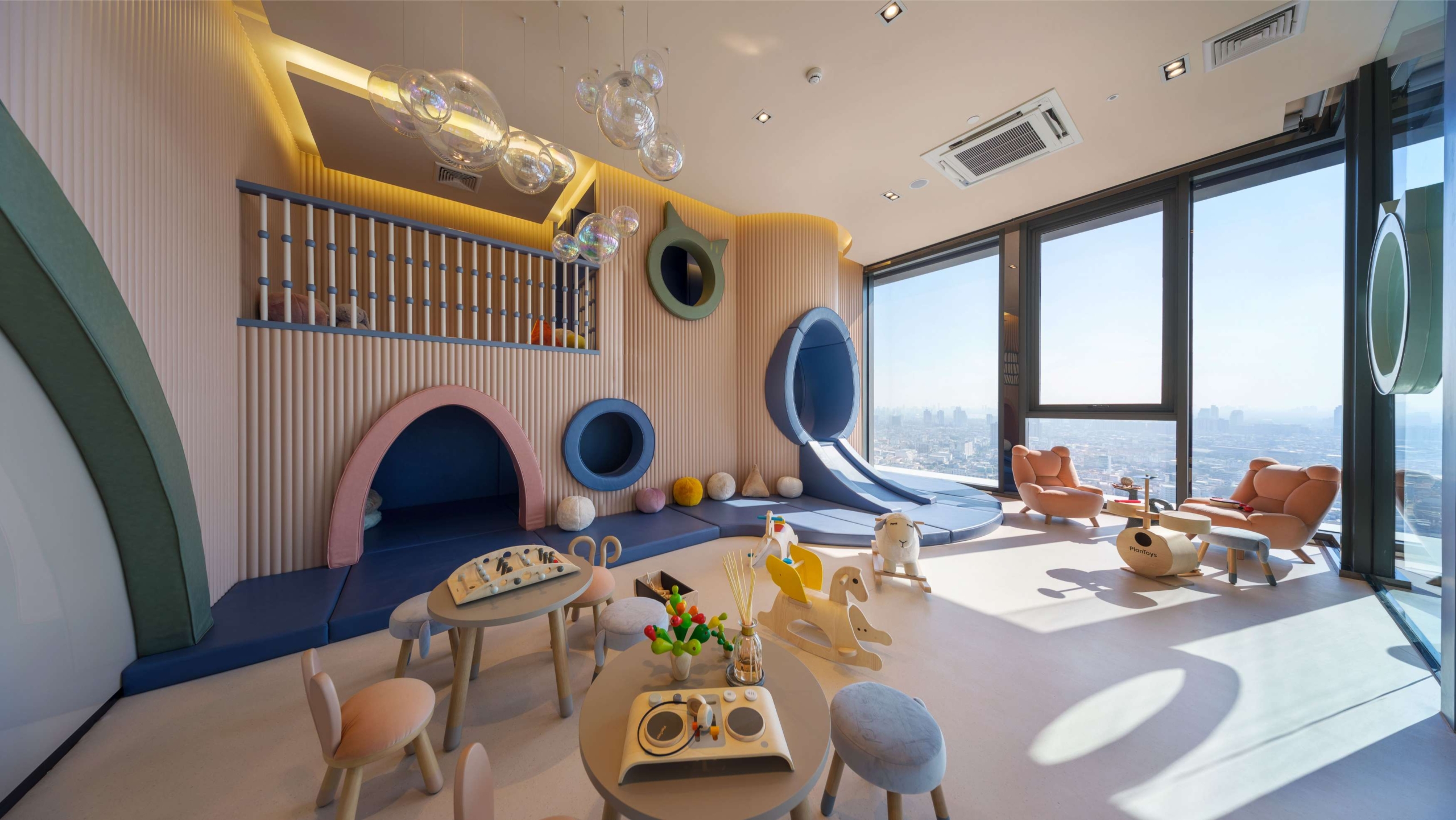 2 Bedrooms, 2 Bathroom 102sqm 16th Flr @RHYTHM Charoenkrung Pavilion For Sale 18,100MB