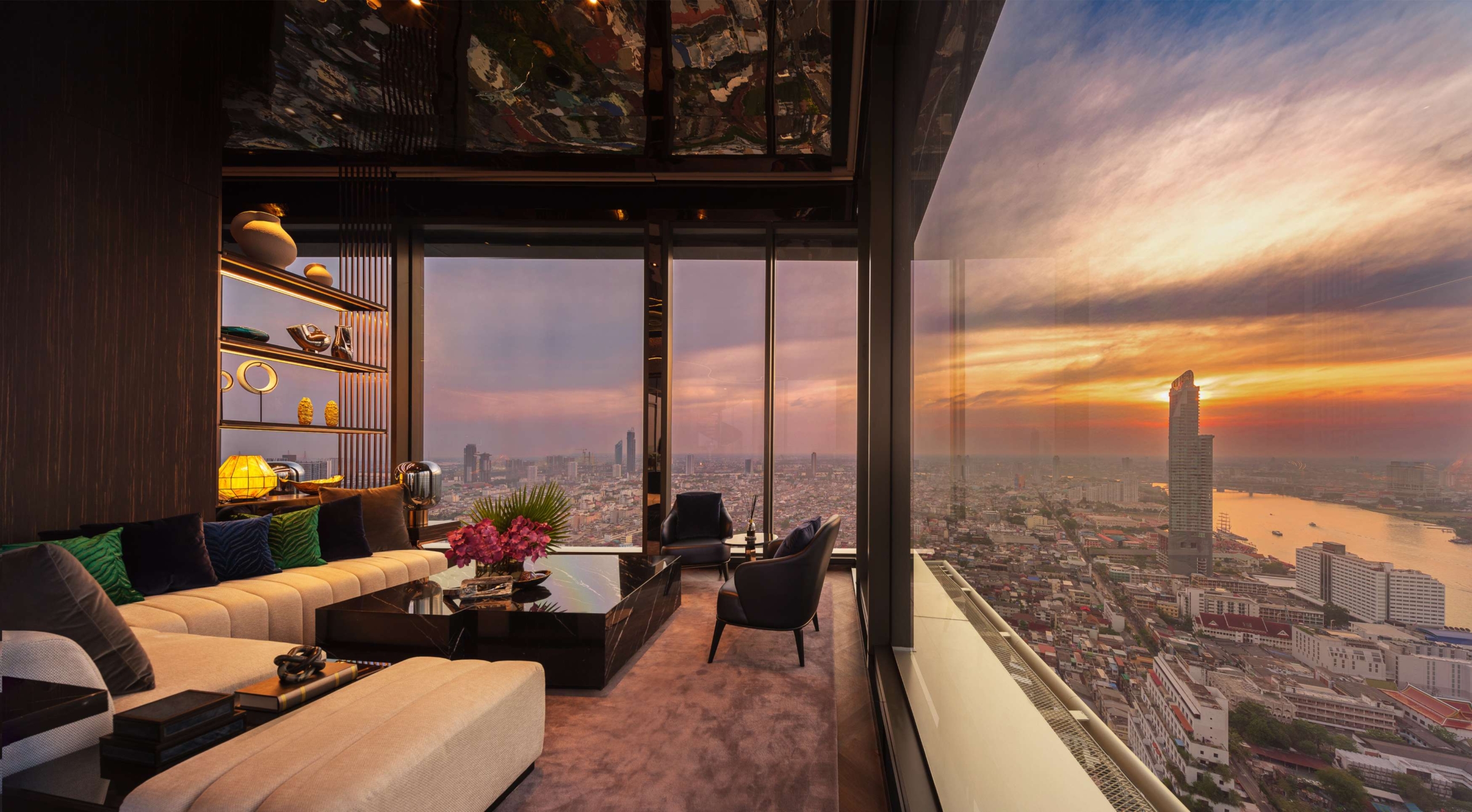 2 Bedrooms, 2 Bathroom 102sqm 16th Flr @RHYTHM Charoenkrung Pavilion For Sale 18,100MB
