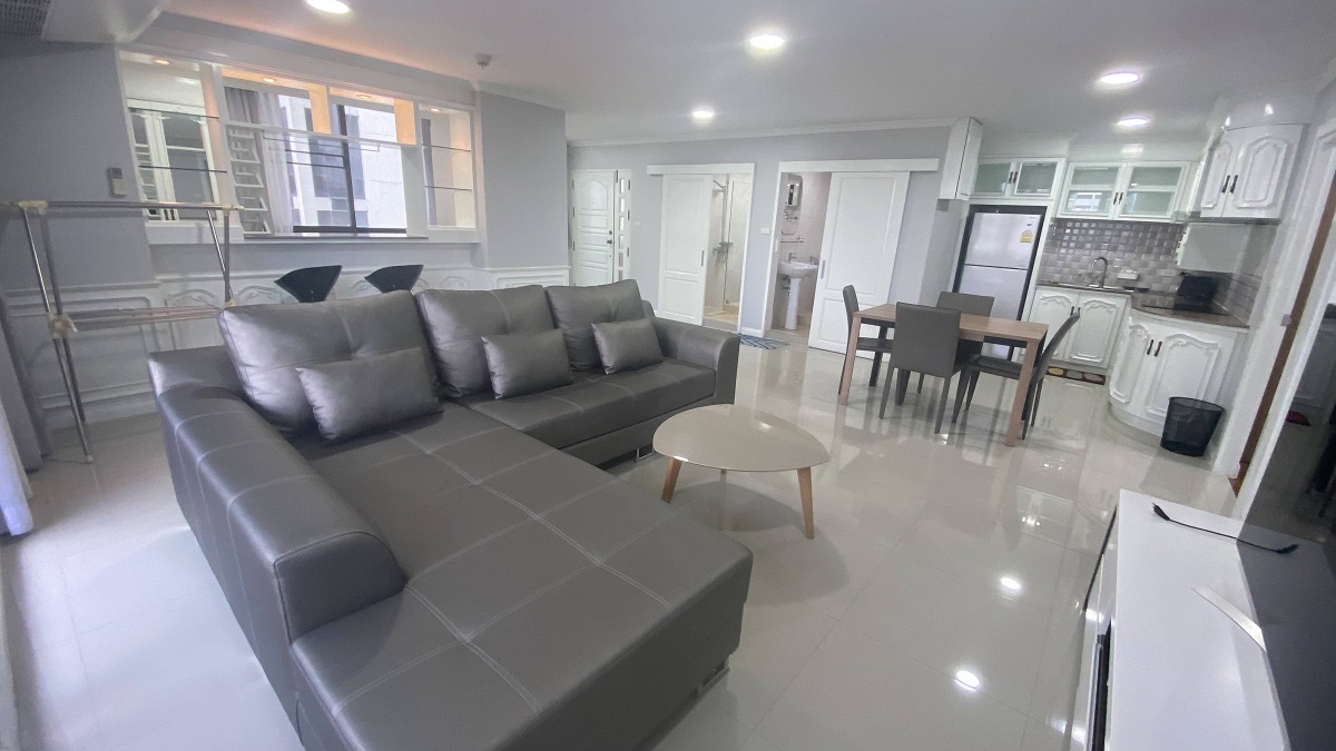 2 Bedrooms, 2 Bathrooms 111.54 sqm 8th Flr @Supalai Place Condominium For Rent 38K THB/Month