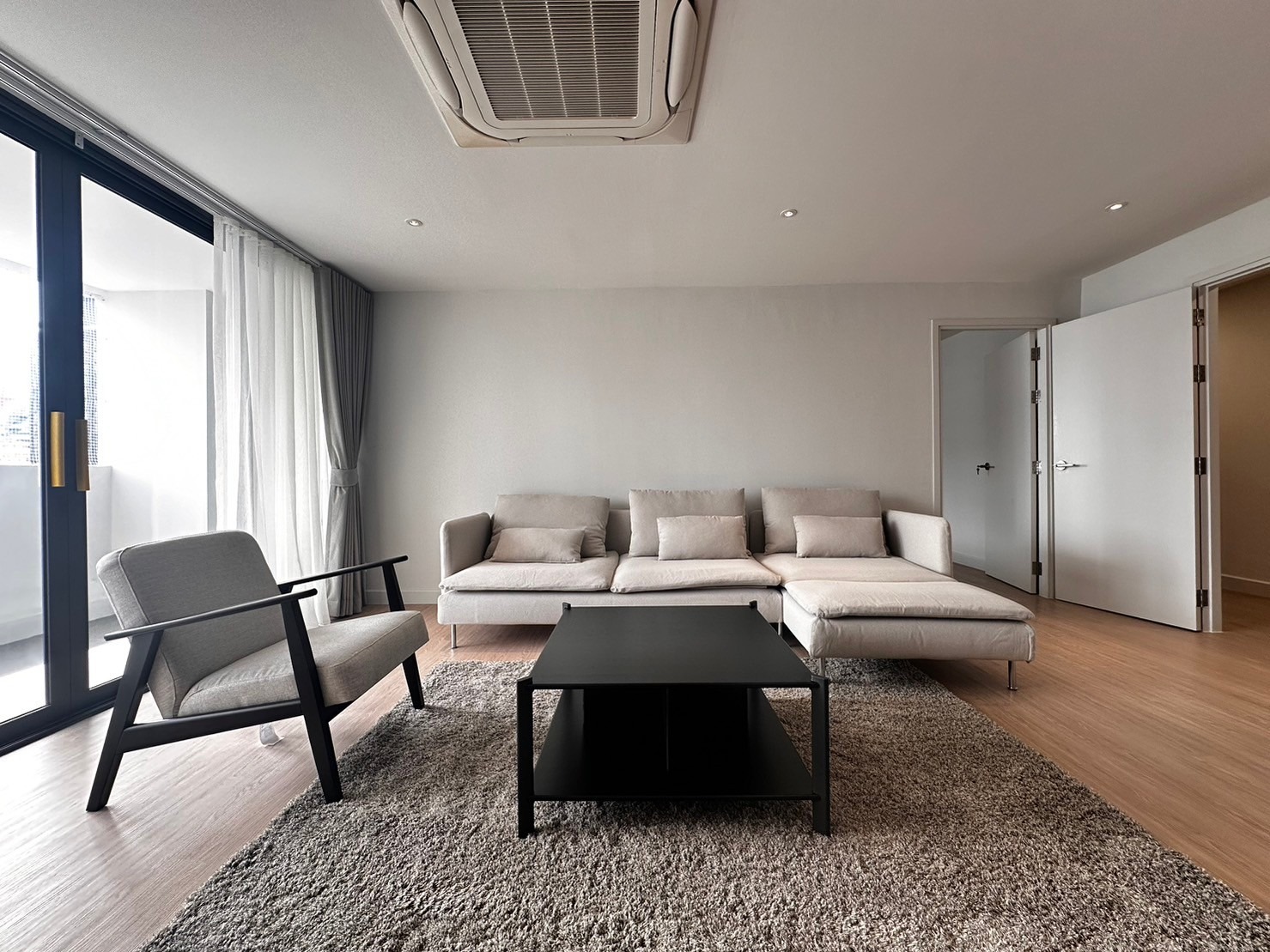 3 Bedrooms, 3 Bathrooms 251sqm @D.S. Tower 1 Sukhumvit 33 For Rent 120,000THB/Month