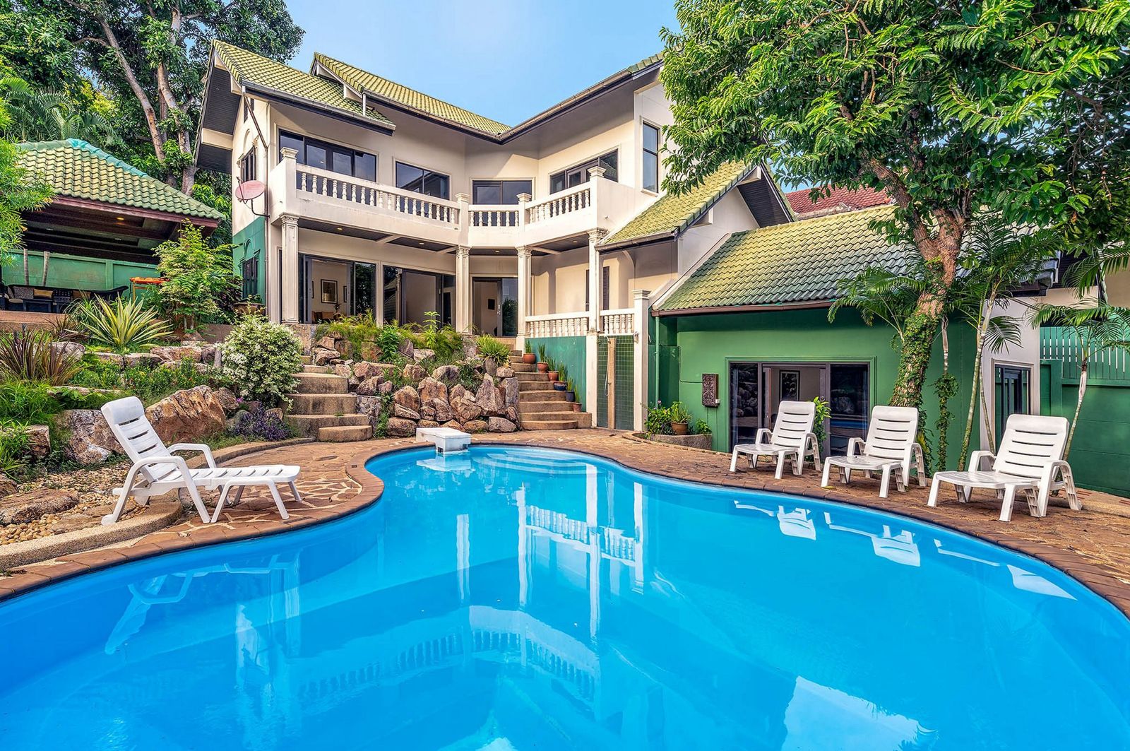 4-Bedroom 4-bathroom Villa at Chaweng Lakeview Villa for Sale 150 M THB