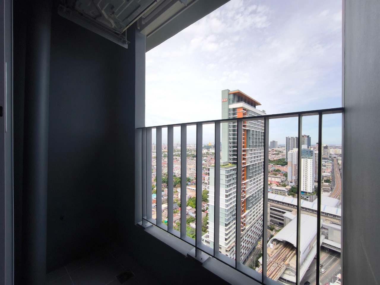 1-Bedroom 1-Bathroom 22sqm Condos at Ideo Mobi Bang Sue for Rent 12,000 THB/month
