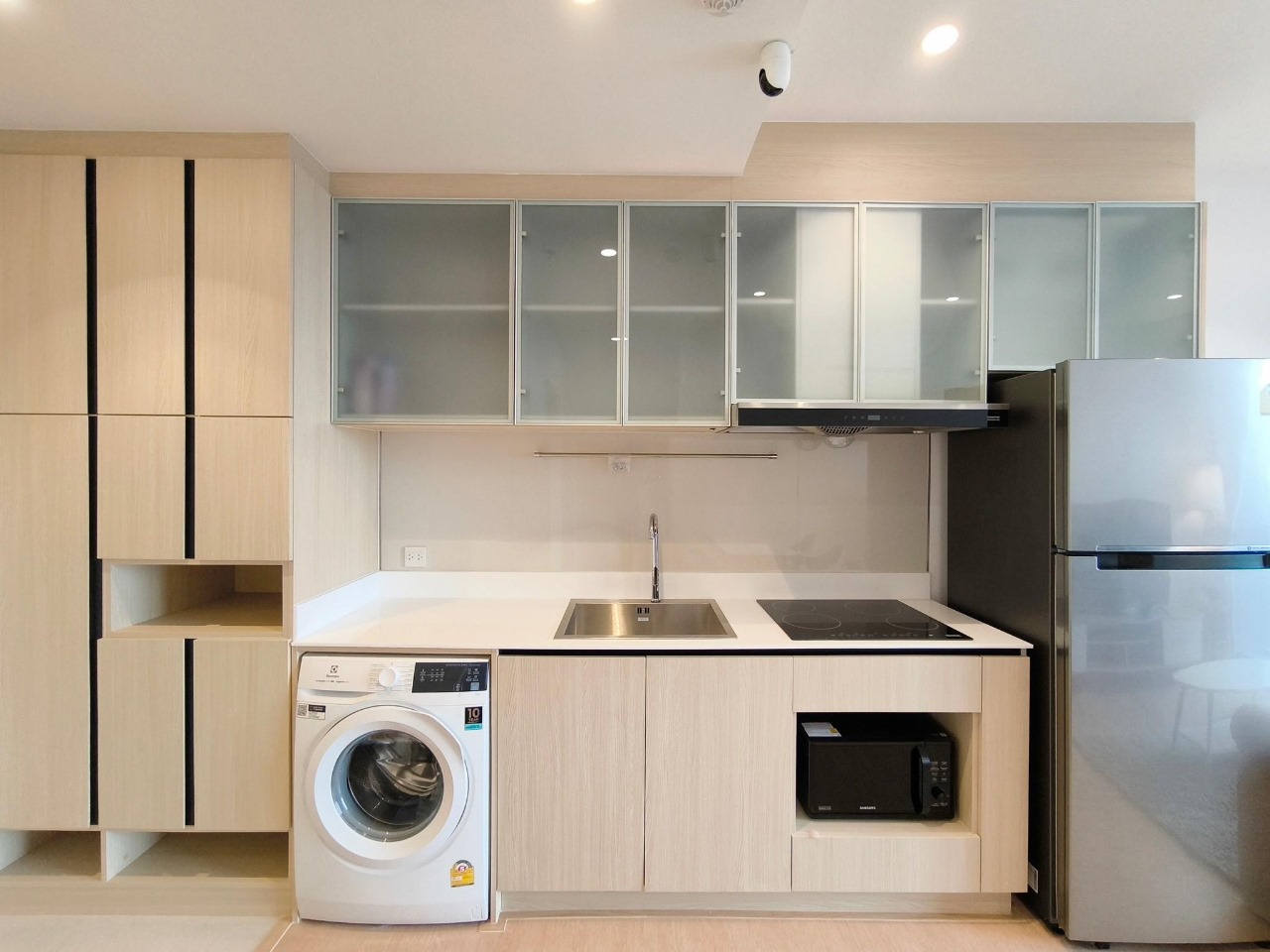 Fully furnished 2-bedroom 2-Bathroom condo for rent at Maru Ekkamai, 26th floor. Luxury amenities, pet-friendly, near BTS Ekkamai. Prime location at THB 62,000/month.
