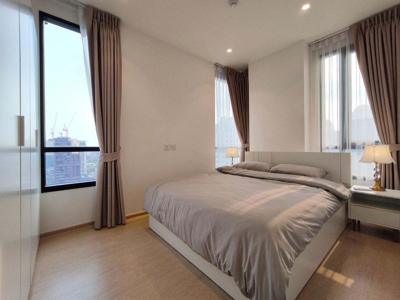 Fully furnished 2-bedroom 2-Bathroom condo for rent at Maru Ekkamai, 26th floor. Luxury amenities, pet-friendly, near BTS Ekkamai. Prime location at THB 62,000/month.