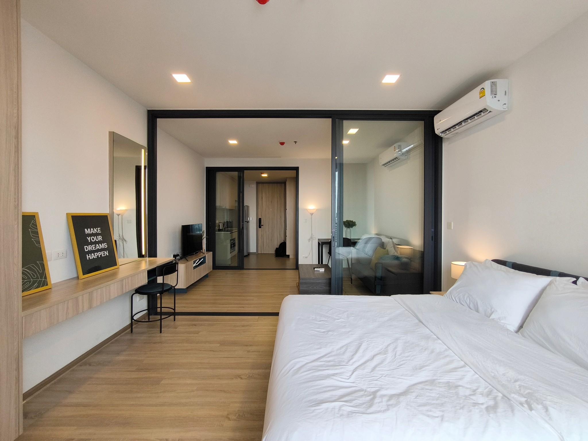 1-Bed, 1-Bath, 42 sqm Room for Rent at XT Phayathai, 25,000 THB/Month, Near BTS Phayathai