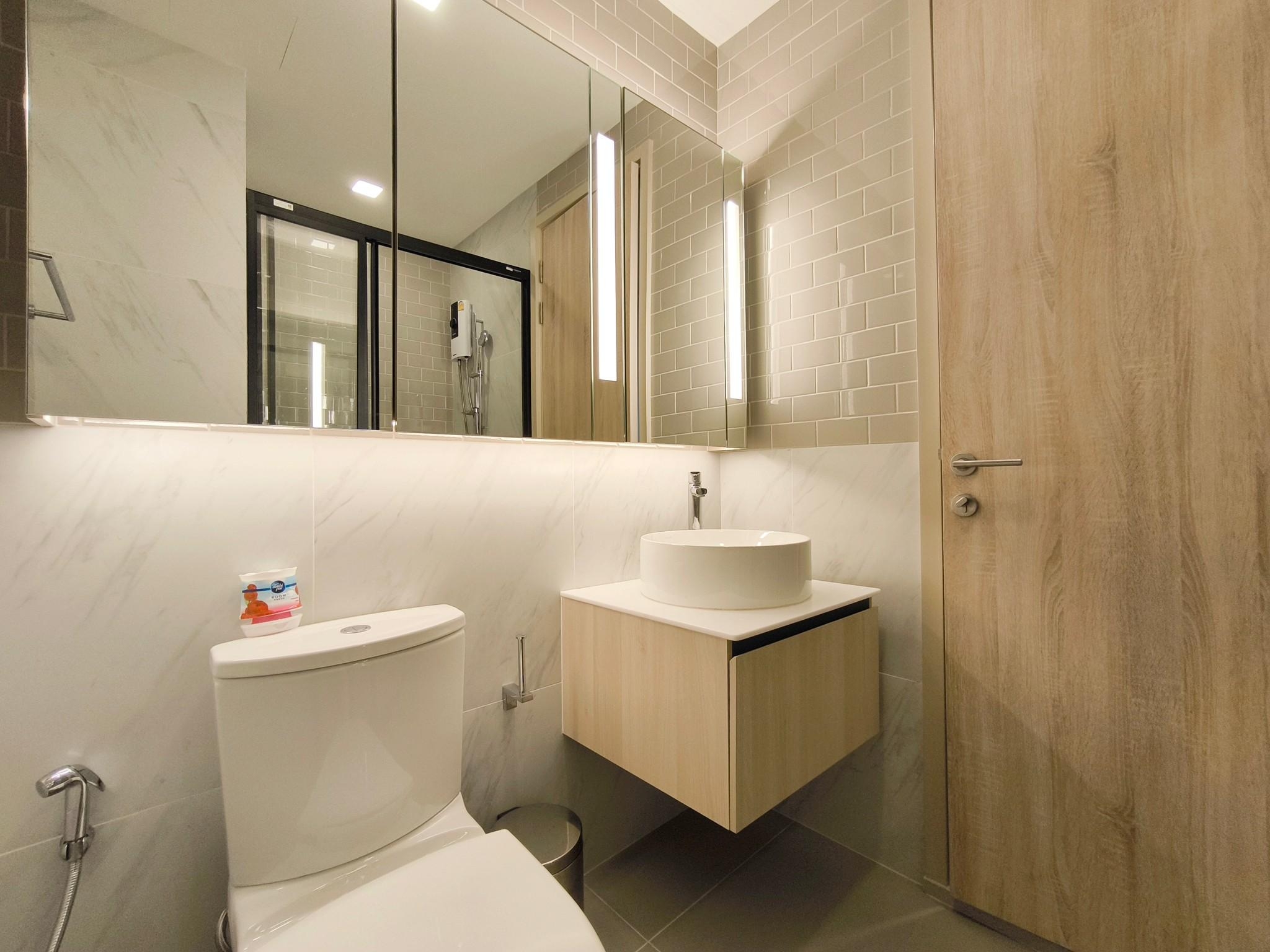 1-Bed, 1-Bath, 42 sqm Room for Rent at XT Phayathai, 25,000 THB/Month, Near BTS Phayathai