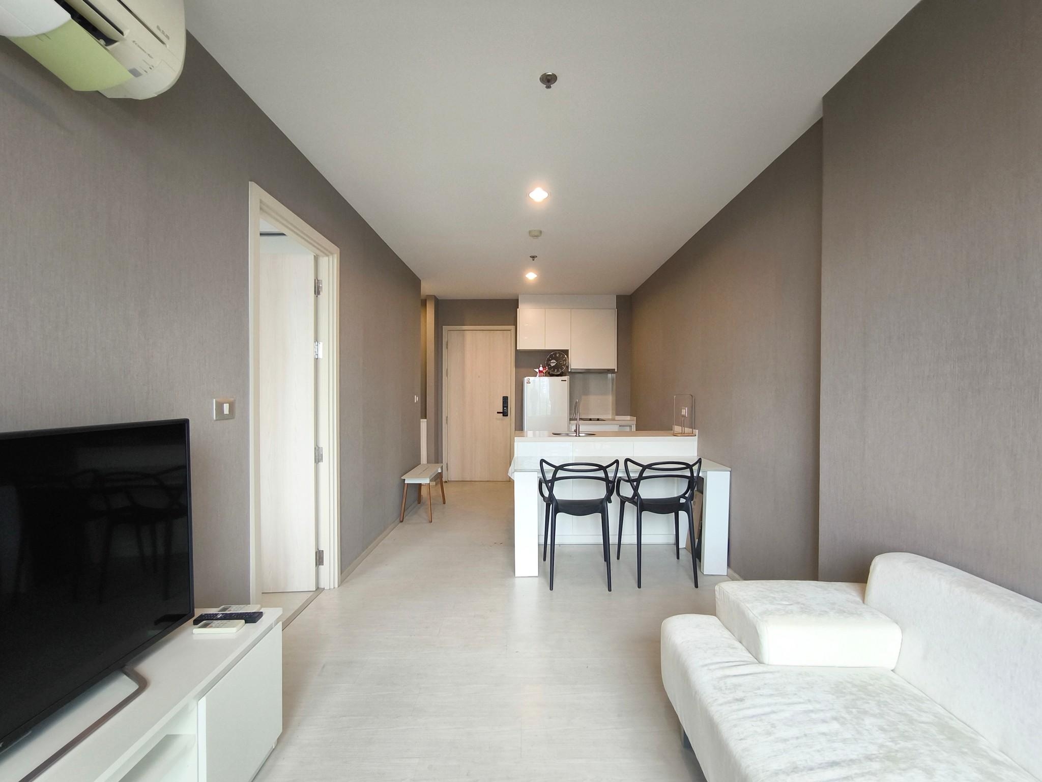 1-Bedroom, 1-Bathroom Condo for Rent at Rhythm Sukhumvit 42, 45 sqm, 33,000 Baht/Month, Near Ekkamai BTS Station