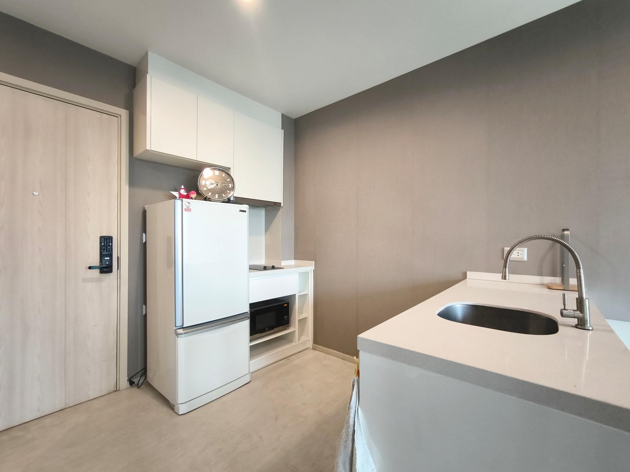 1-Bedroom, 1-Bathroom Condo for Rent at Rhythm Sukhumvit 42, 45 sqm, 33,000 Baht/Month, Near Ekkamai BTS Station