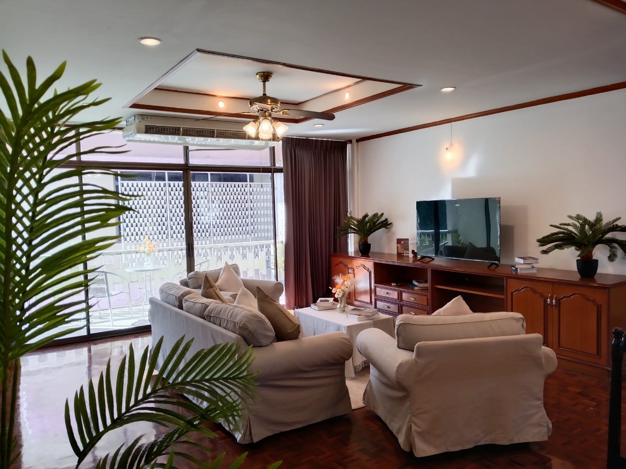 3-Bedroom 2-Bathroom 200 sqm Condo at Swasdi Mansion for Rent 55,000 THB/month near BTS Phrom Phong