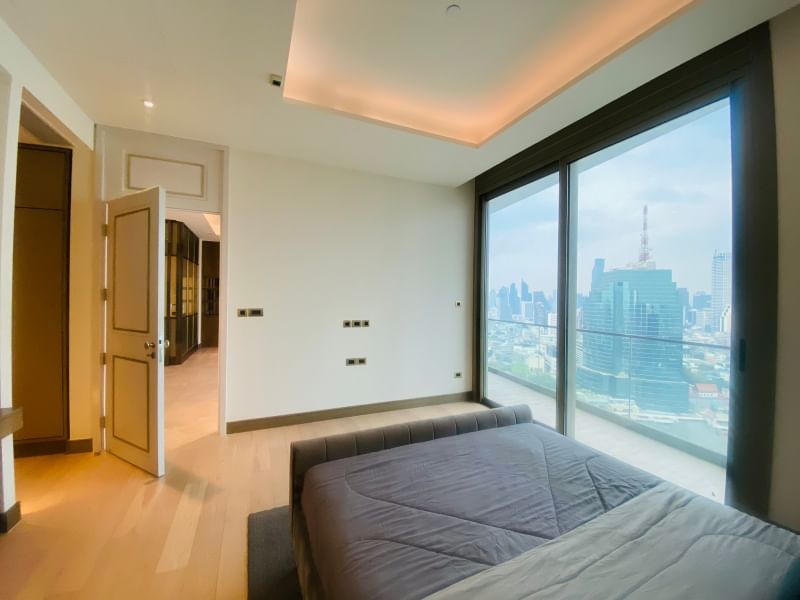Discover unmatched luxury at The Residences at Mandarin Oriental Bangkok. A stunning 2-bedroom, 2.5-bathroom condo, 150.17 sqm, for sale at 71,990,000 THB near BTS Charoen Nakhon