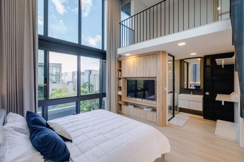 4-BR, 5-BTH Luxury House for Rent at Vive Krungthepkreetha, 420 sqm, Private Pool, Near MRT Sri Kreetha, Only ฿420,000/month – Exclusive Bangkok Living!