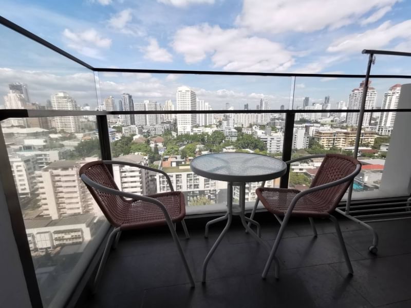 Rent a pet-friendly 2-bedroom condo at Maestro 39 in Sukhumvit. Modern amenities, negotiable rent, and a prime location near BTS Phrom Phong. THB 47,000/month.