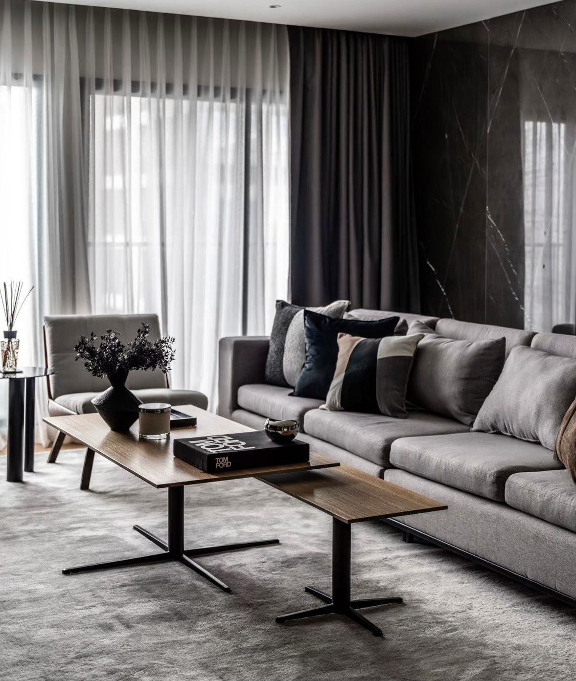 Discover luxury at Noble Remix! Newly renovated 3-bedroom, 2-bathroom condo with 127 sqm on the 27th floor. Prime location, Near BTS Thong Lo. Sale Price: 28.5M THB.