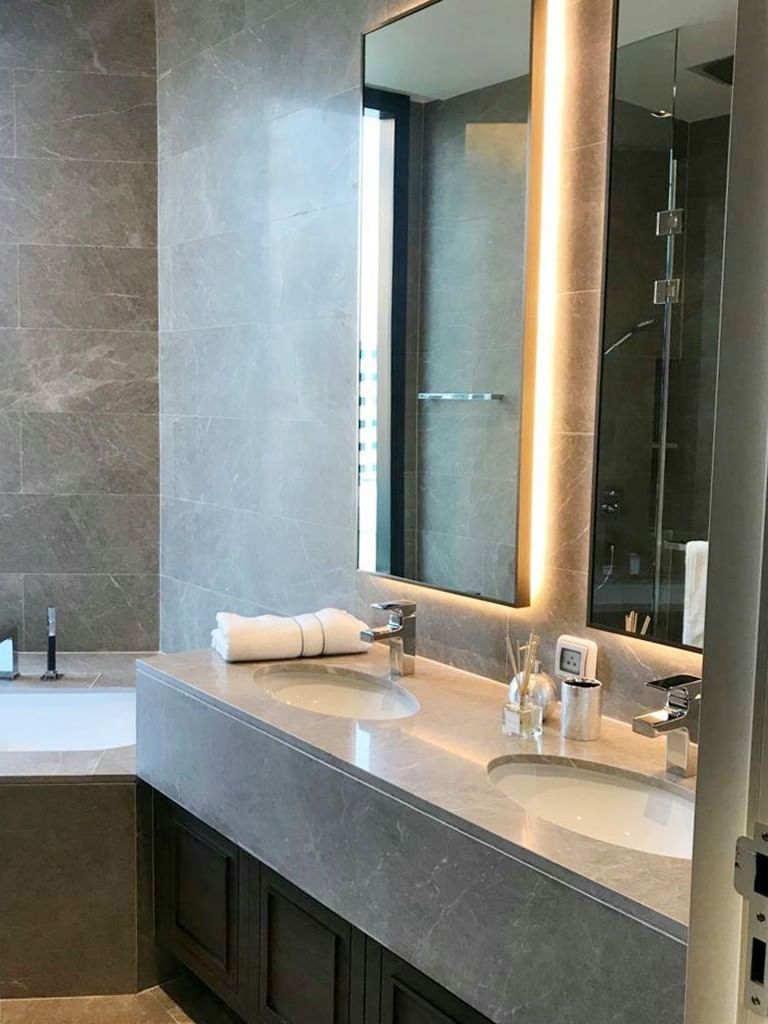 3BR, 4BTH Luxury Condo for Rent/Sale at The Diplomat 39, 152 sq.m., ฿180,000/month or ฿65M, Near BTS Phrom Phong, Fully Furnished, Panoramic Views.