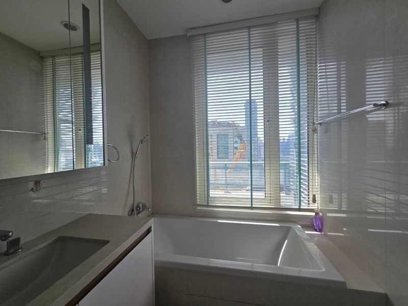 2-Bed, 2-Bath Condo for Sale at Q Langsuan, 80 sqm, Royal Bangkok Sports Club View, BTS Chidlom MRT Lumpini, ฿20,000,000 – Luxury Living in Lumphini