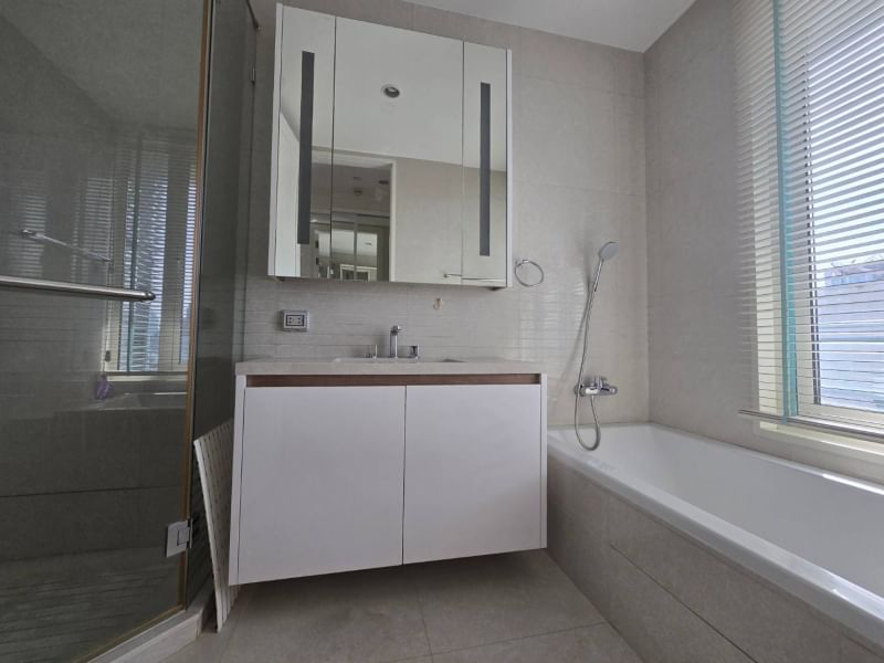 2-Bed, 2-Bath Condo for Sale at Q Langsuan, 80 sqm, Royal Bangkok Sports Club View, BTS Chidlom MRT Lumpini, ฿20,000,000 – Luxury Living in Lumphini