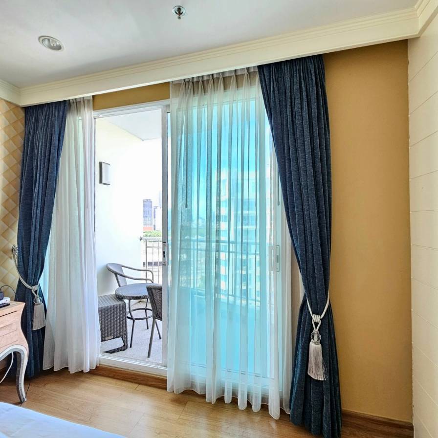 Luxury 3-Bedroom, 3-Bathroom condo at Supalai Wellington, 137 sqm, for Sale at 15,000,000 THB. Prime location near MRT Cultural Center in Huai Khwang.