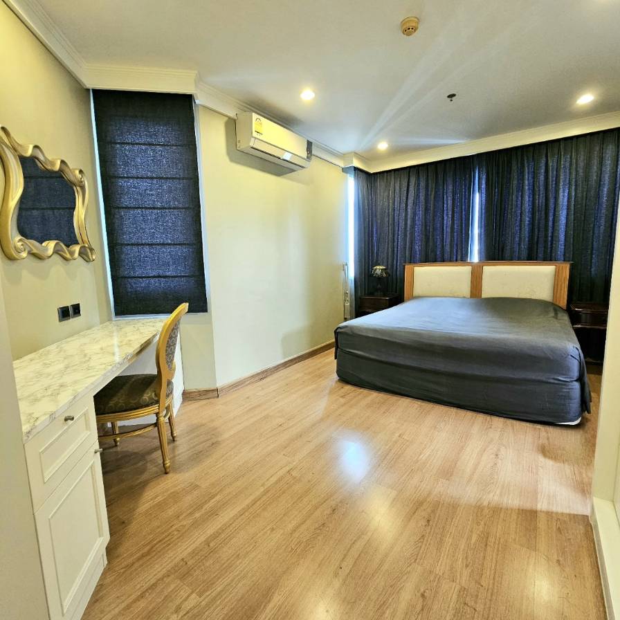 Luxury 3-Bedroom, 3-Bathroom condo at Supalai Wellington, 137 sqm, for Sale at 15,000,000 THB. Prime location near MRT Cultural Center in Huai Khwang.