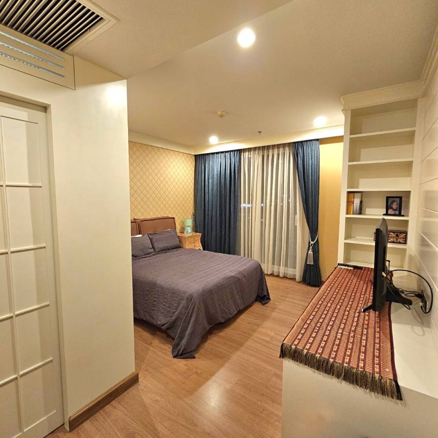 Luxury 3-Bedroom, 3-Bathroom condo at Supalai Wellington, 137 sqm, for Sale at 15,000,000 THB. Prime location near MRT Cultural Center in Huai Khwang.