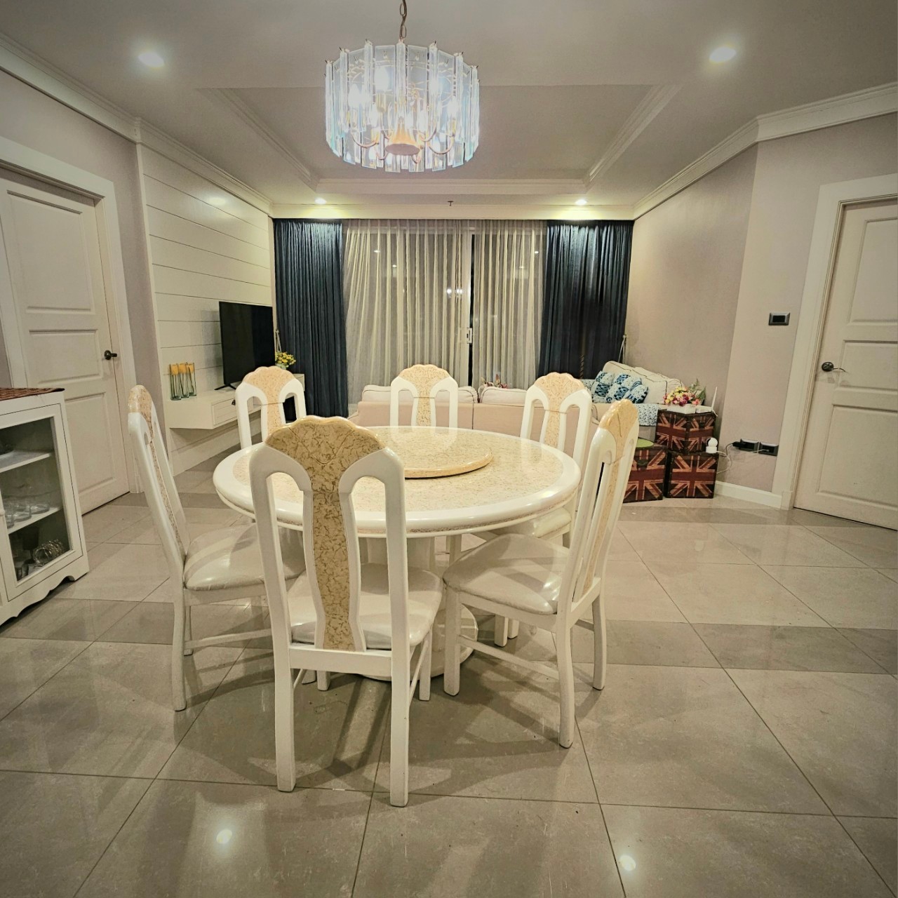 Luxury 3-Bedroom, 3-Bathroom condo at Supalai Wellington, 137 sqm, for Sale at 15,000,000 THB. Prime location near MRT Cultural Center in Huai Khwang.