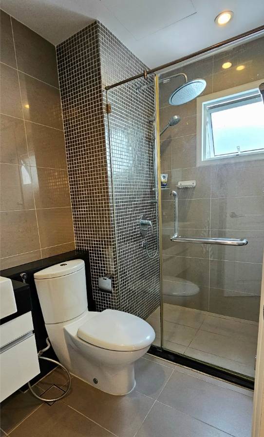 Luxury 3-Bedroom, 3-Bathroom condo at Supalai Wellington, 137 sqm, for Sale at 15,000,000 THB. Prime location near MRT Cultural Center in Huai Khwang.
