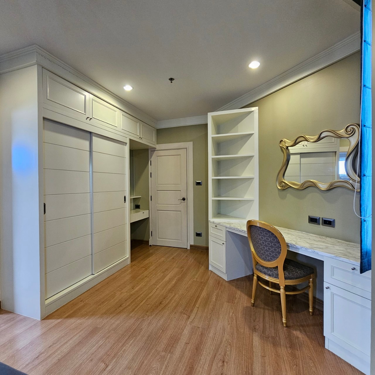 Luxury 3-Bedroom, 3-Bathroom condo at Supalai Wellington, 137 sqm, for Sale at 15,000,000 THB. Prime location near MRT Cultural Center in Huai Khwang.