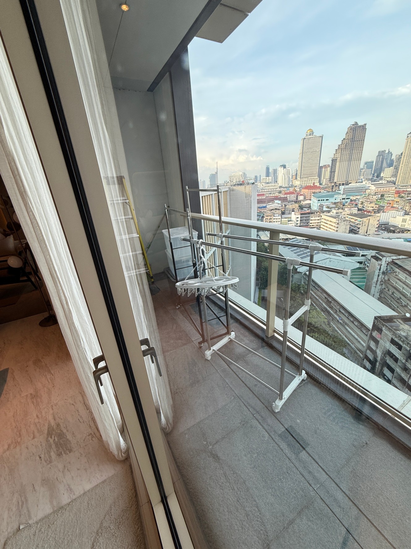 3-Bedroom, 3-Bathroom, 250 sqm Condo for Rent at Four Seasons Private Residences, 350,000 THB/month, Near Saphan Taksin BTS