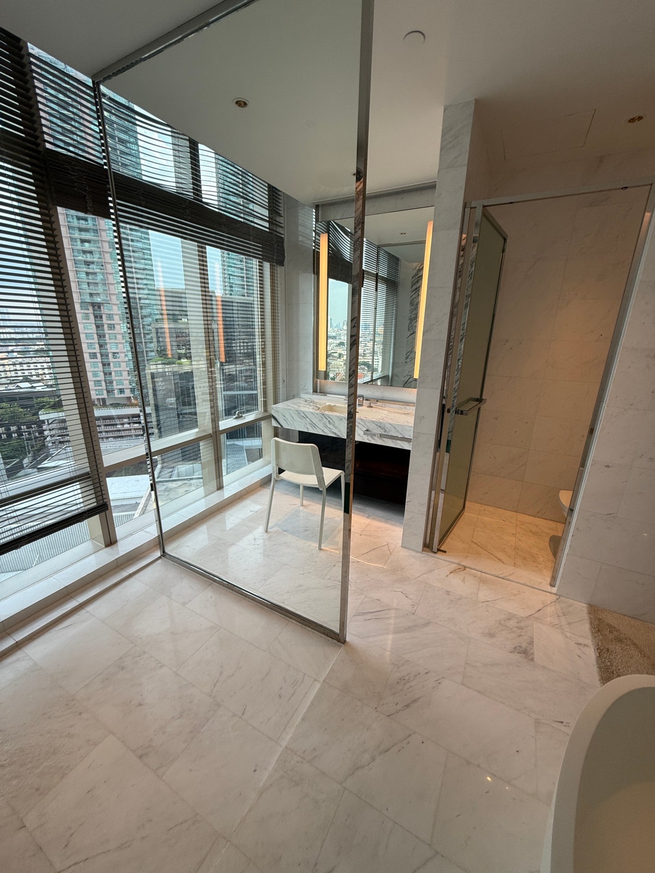 3-Bedroom, 3-Bathroom, 250 sqm Condo for Rent at Four Seasons Private Residences, 350,000 THB/month, Near Saphan Taksin BTS