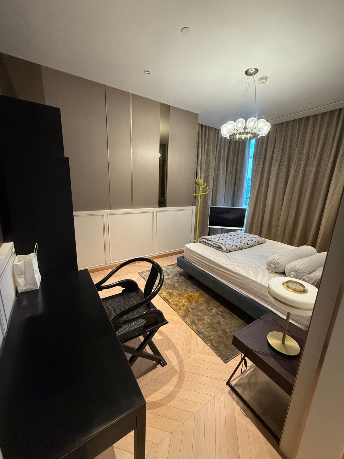 3-Bedroom 3-Bathroom 250sqm Four Seasons Apartments for Rent 350,000 THB/month