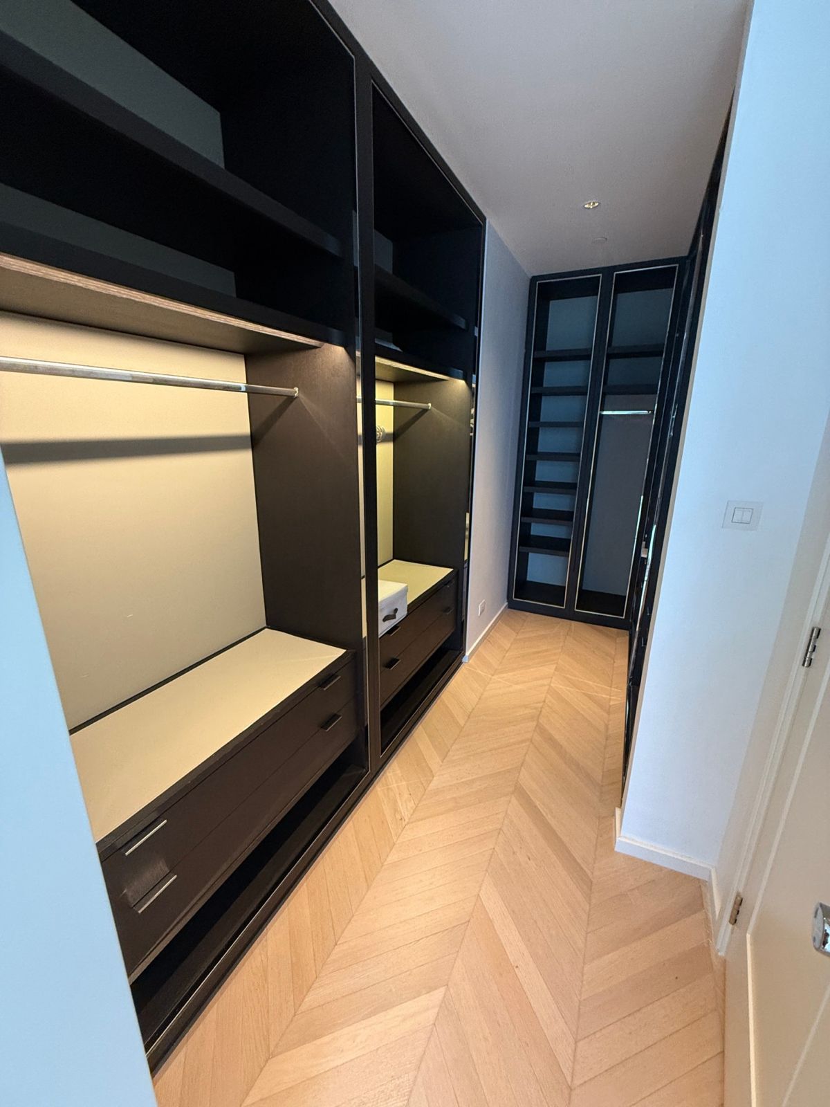 Luxurious 3BR, 3BTH Condo, 250 Sqm at Four Seasons Apartments, Near BTS Saphan Taksin, For Rent at ฿350,000/Month – Riverside Living in Bangkok.