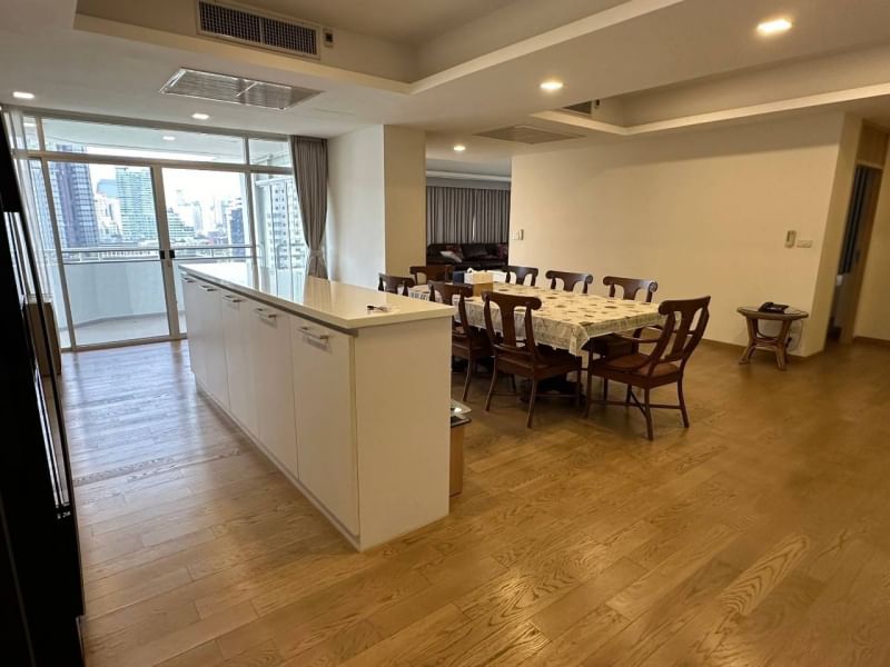 3BR 3BTH Condo, 260 sqm, ฿120,000/month, La Cascade, Near BTS Ekkamai, For Rent – Modern Design, Prime Ekkamai Location, Fully Furnished.