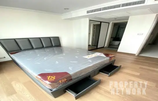 1-Bedroom, 1-Bathroom Condo at Supalai Oriental Sukhumvit 39 – 39 sqm, For Rent at ฿25,000/month or For Sale at ฿5,800,000, Near MRT Phetchaburi