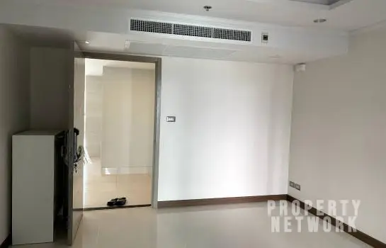 1-Bedroom, 1-Bathroom Condo at Supalai Oriental Sukhumvit 39 – 39 sqm, For Rent at ฿25,000/month or For Sale at ฿5,800,000, Near MRT Phetchaburi