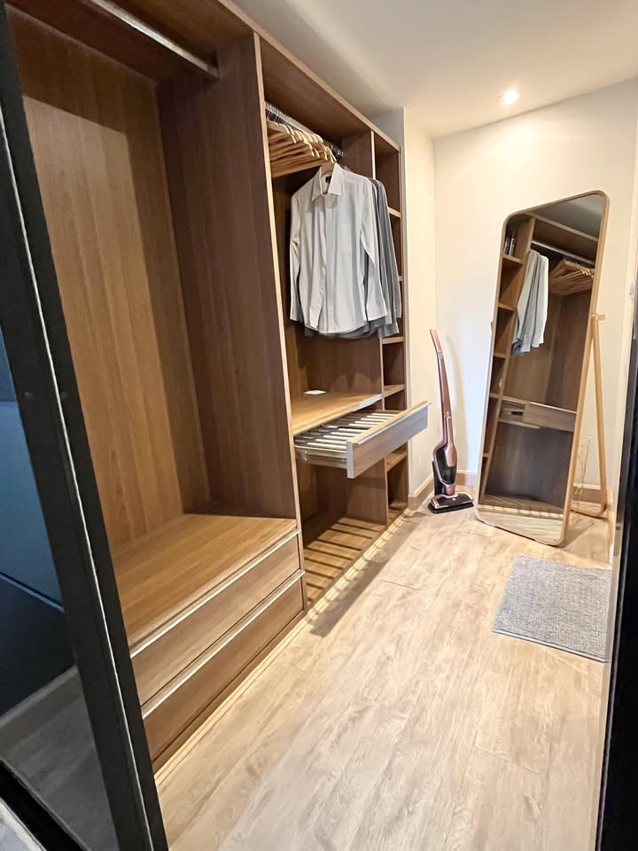 Stylish 1-bedroom condo for sale at Socio Reference 61. Prime Sukhumvit 61 location, 44 sqm, fully furnished. Sale price: 5,700,000 THB. Near BTS Ekkamai