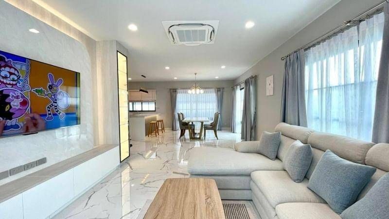 Luxurious eco-friendly 4-bedroom house at Setthasiri Bangna Suvarnabhumi for rent. 247 sqm, solar rooftop, EV charger. Rent 120,000 THB/month.