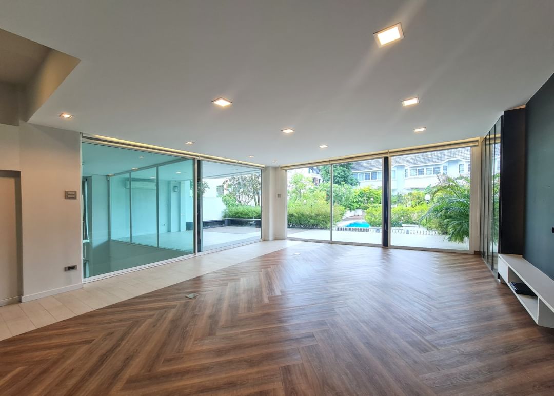 3-Bed 6-Bath Townhome Thonglor 650 sqm For Sale 42M THB