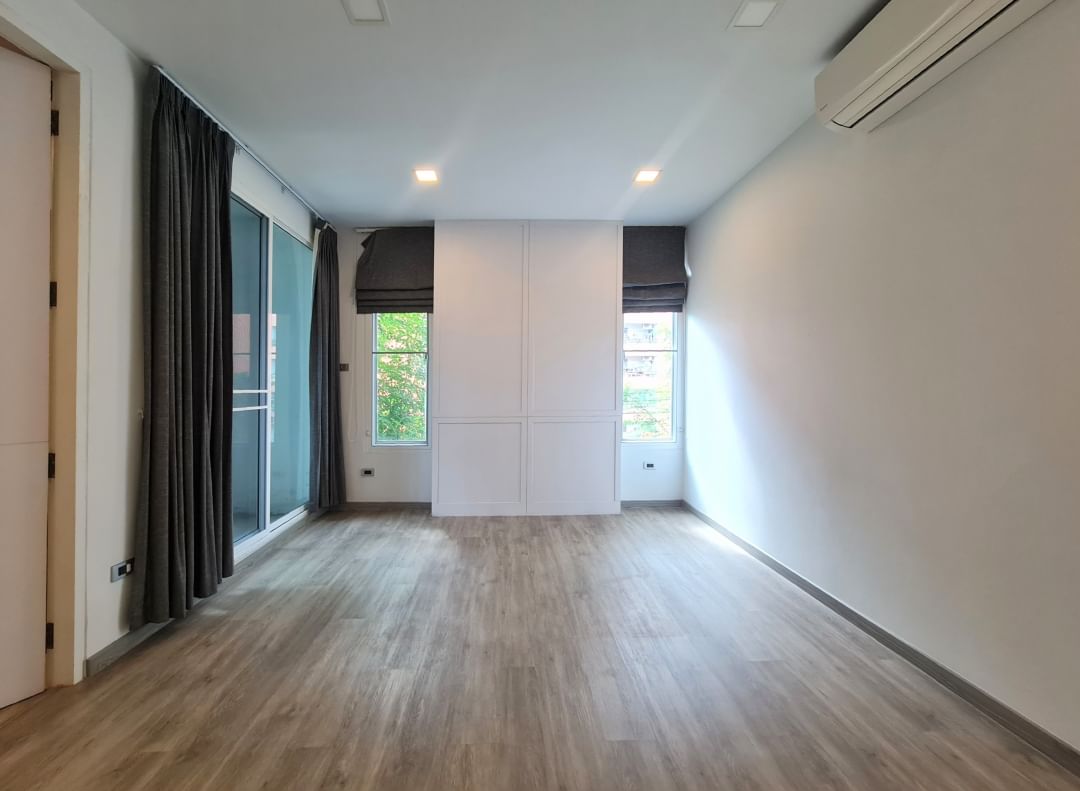 3-Bed 6-Bath Townhome Thonglor 650 sqm For Sale 42M THB