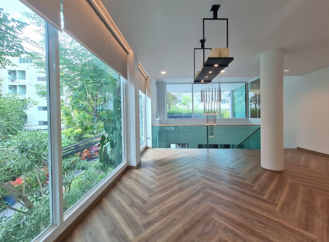 3-Bed 6-Bath Townhome Thonglor 650 sqm For Sale 42M THB