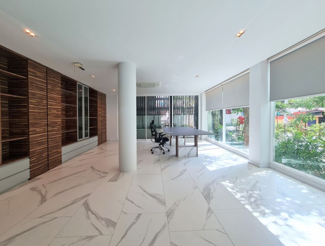 3-Bed 6-Bath Townhome Thonglor 650 sqm For Sale 42M THB