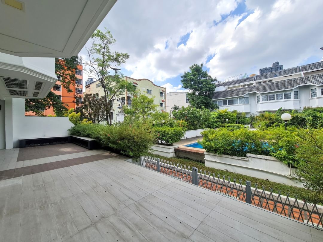 3-Bed 6-Bath Townhome Thonglor 650 sqm For Sale 42M THB