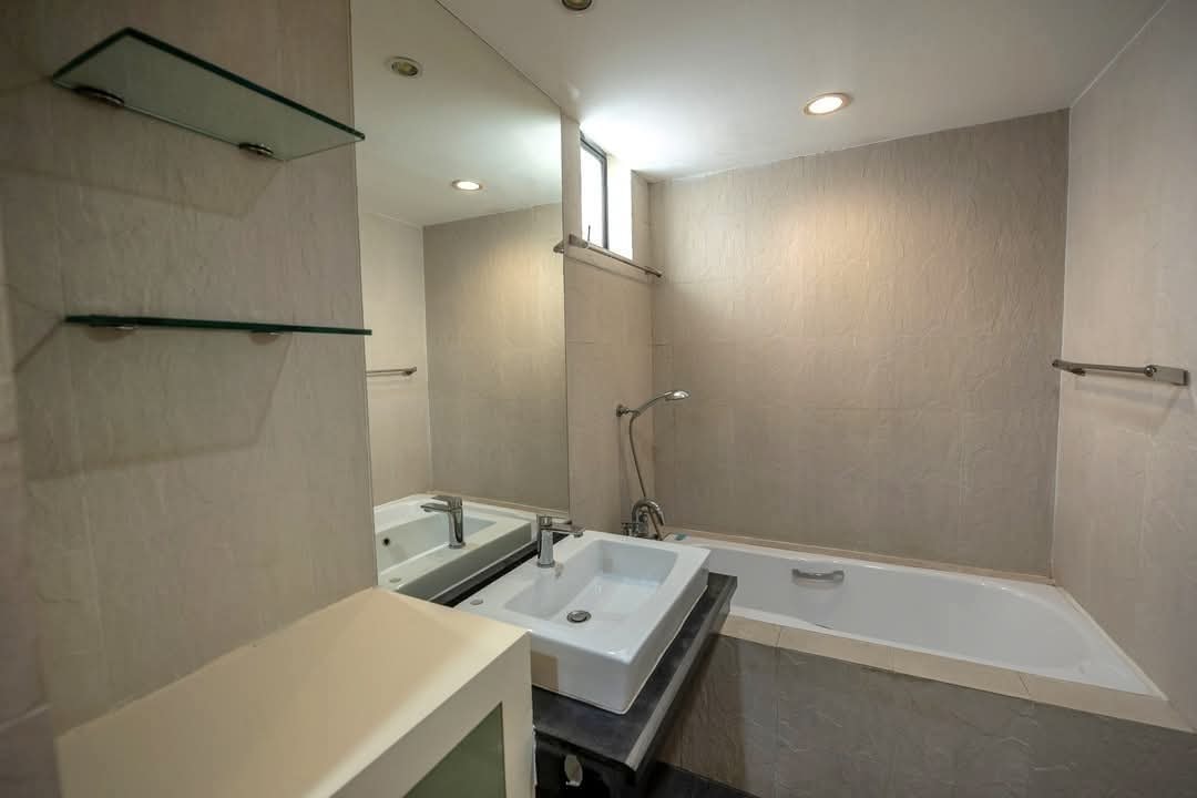 3-BR 4-BTH 265 sqm President Park Sukhumvit 24 for Rent 75,000 THB/month Near Phrom Phong BTS
