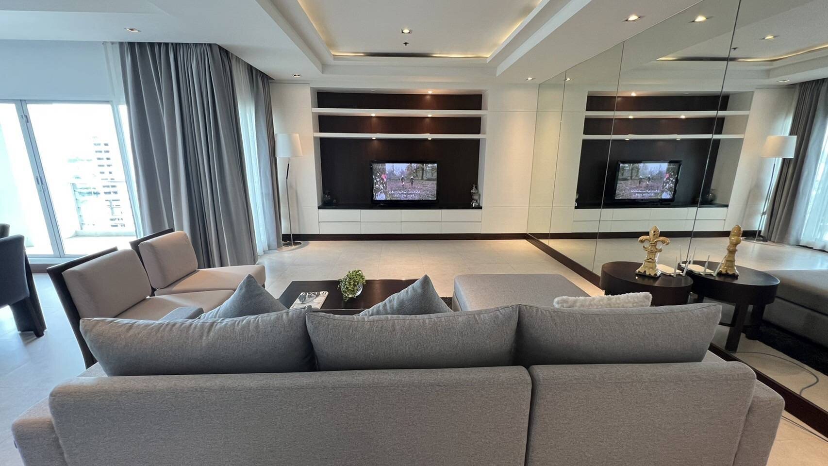 3-Bed, 4-Bath, 220 sqm Condo for Rent at Royal Residence Park, Pathum Wan – Luxurious Living Near MRT Lumpini, ฿140,000/month