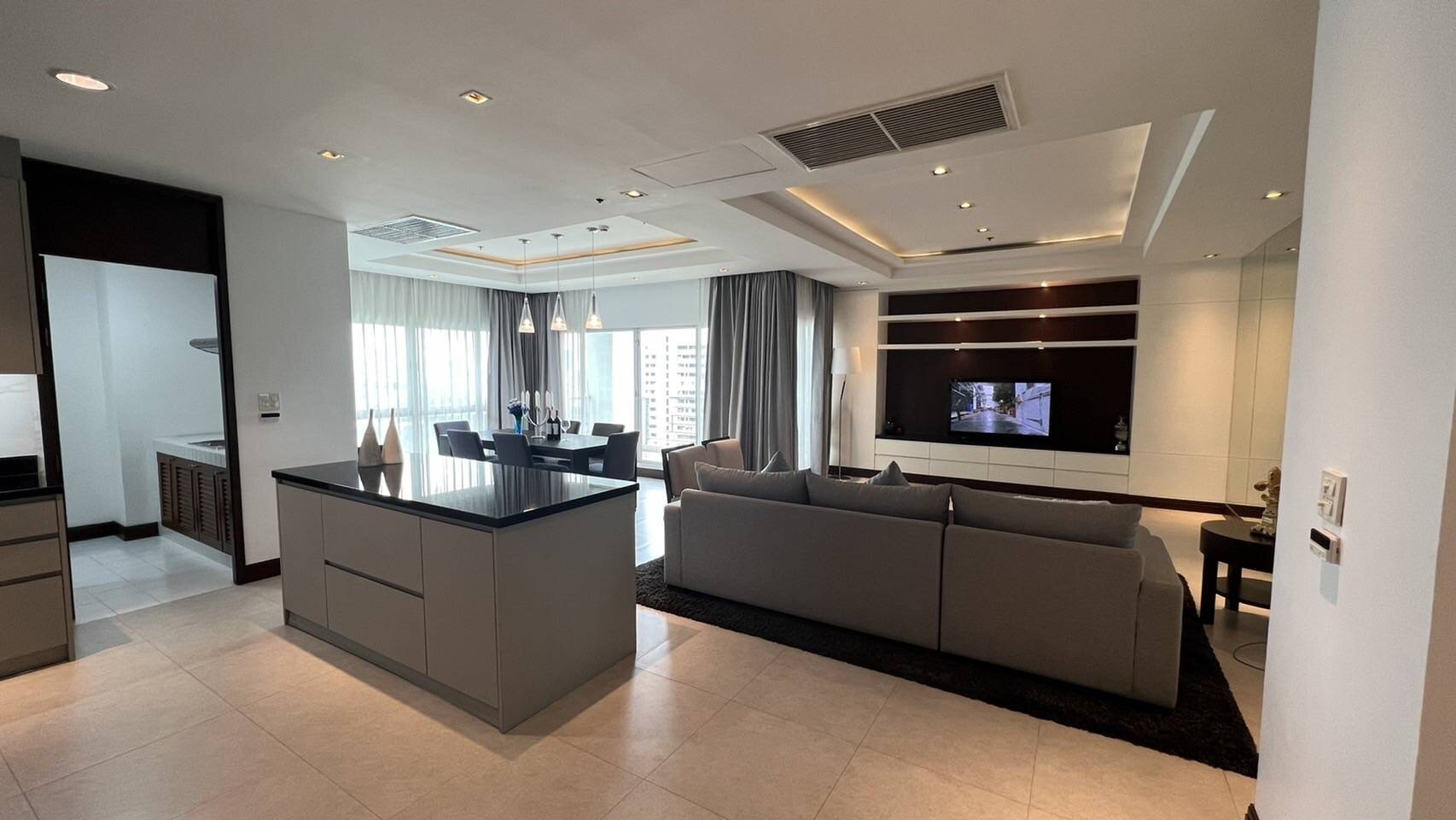 3-Bed, 4-Bath, 220 sqm Condo for Rent at Royal Residence Park, Pathum Wan – Luxurious Living Near MRT Lumpini, ฿140,000/month