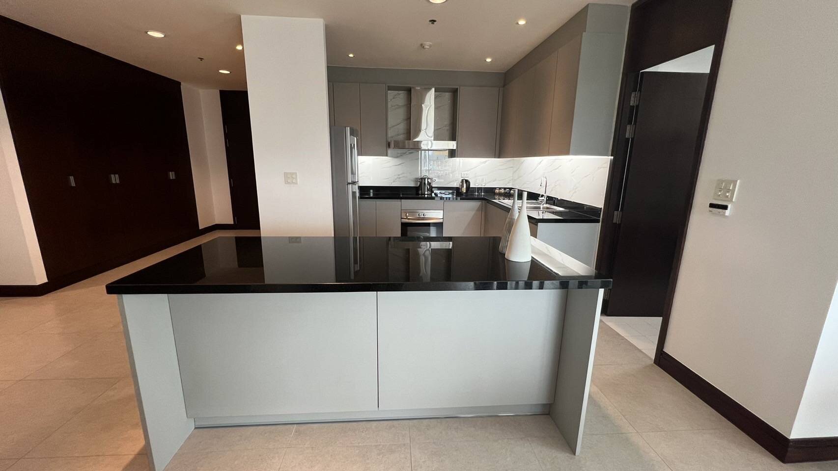 3-Bed, 4-Bath, 220 sqm Condo for Rent at Royal Residence Park, Pathum Wan – Luxurious Living Near MRT Lumpini, ฿140,000/month