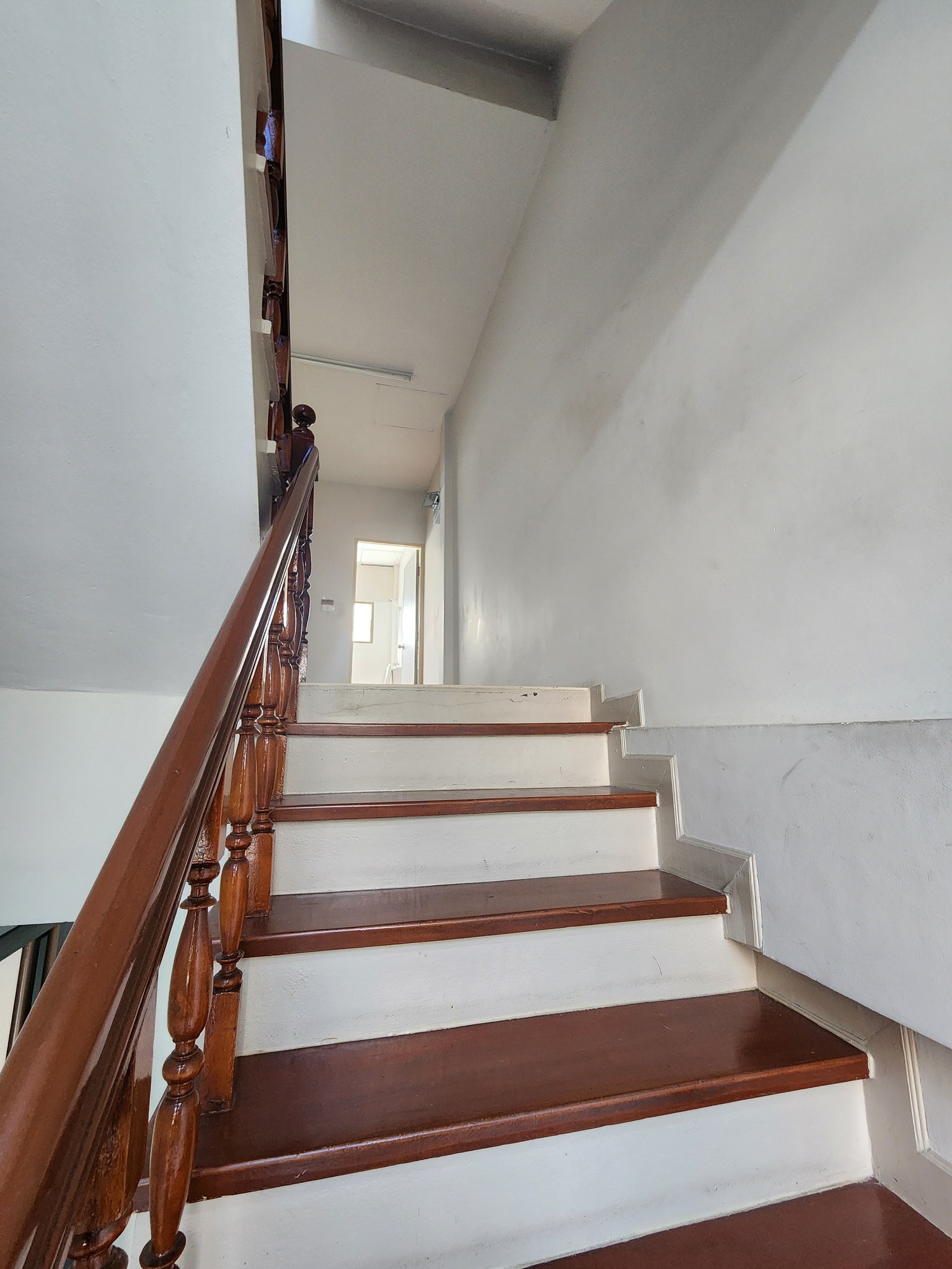 4 BR, 3 BTH Townhome, 200 SQM, THB 39,000/Month – Soi Ladprao 84, Near MRT Lat Phrao 71 – Spacious Rental in Wang Thonglang, Bangkok