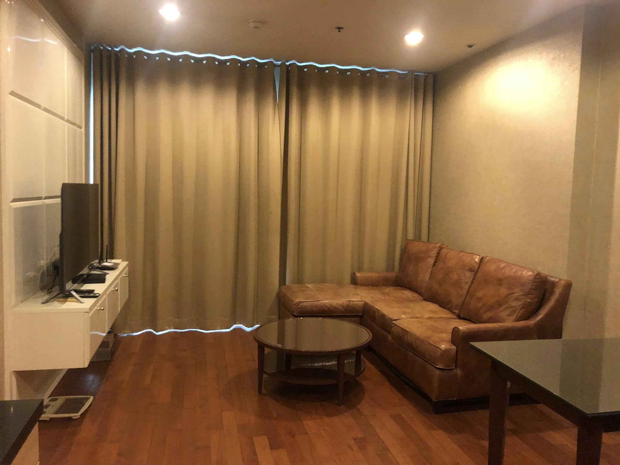 Rent a luxurious 1-bedroom condo at The Address Chidlom. Fully furnished, 57 sqm, near BTS Ploenchit, Central Chidlom. Only 38,000 THB/month!