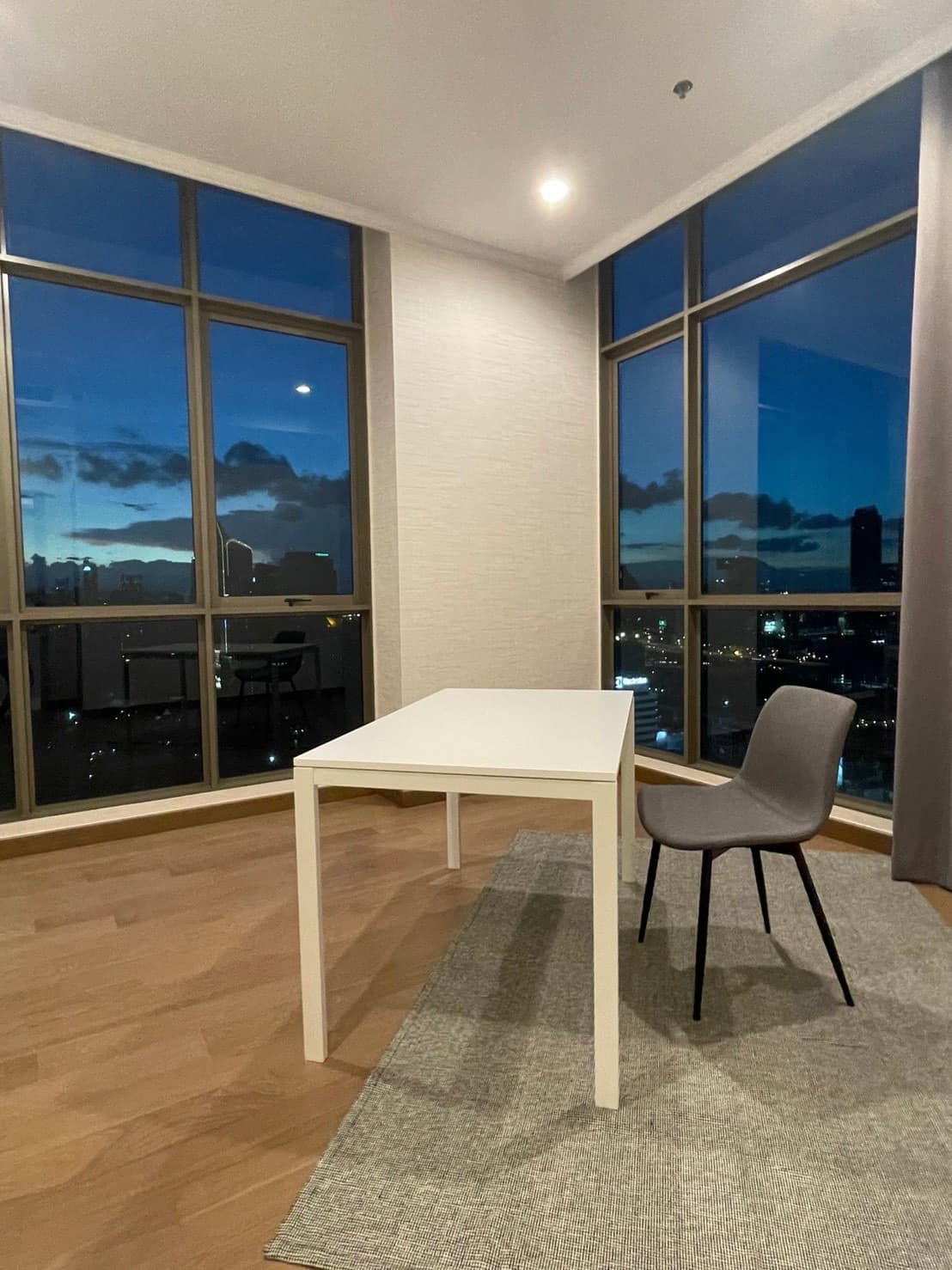 3-Bedroom, 3-Bathroom Condo for Rent or Sale at SUPALAI ORIENTAL Sukhumvit 39, 145 sqm, Stunning City Views, BTS Phrom Phong, ฿110,000/month or ฿25,000,000