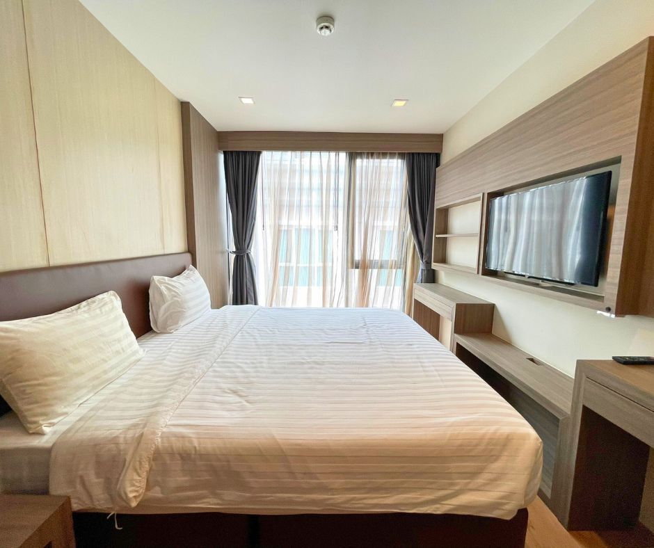 Modern 1-bedroom condo for rent at Art@Thonglor 25, 40.35 sqm, pet-friendly, fully furnished, near BTS Thonglor. Rent 30,000 THB/month. Perfect urban living!